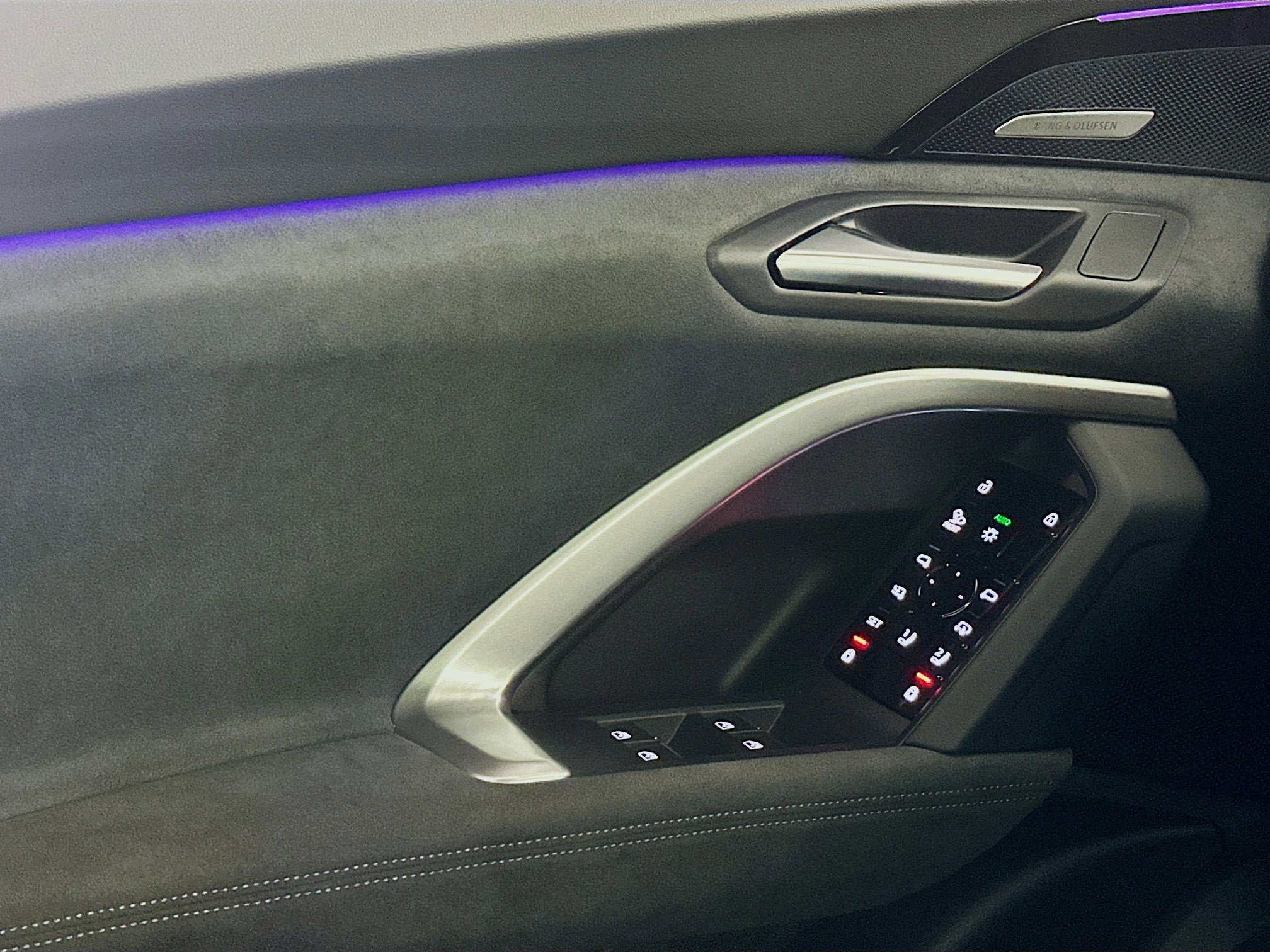 Used 2025 Audi SQ5 Premium Plus w/ Premium Plus Package image 15