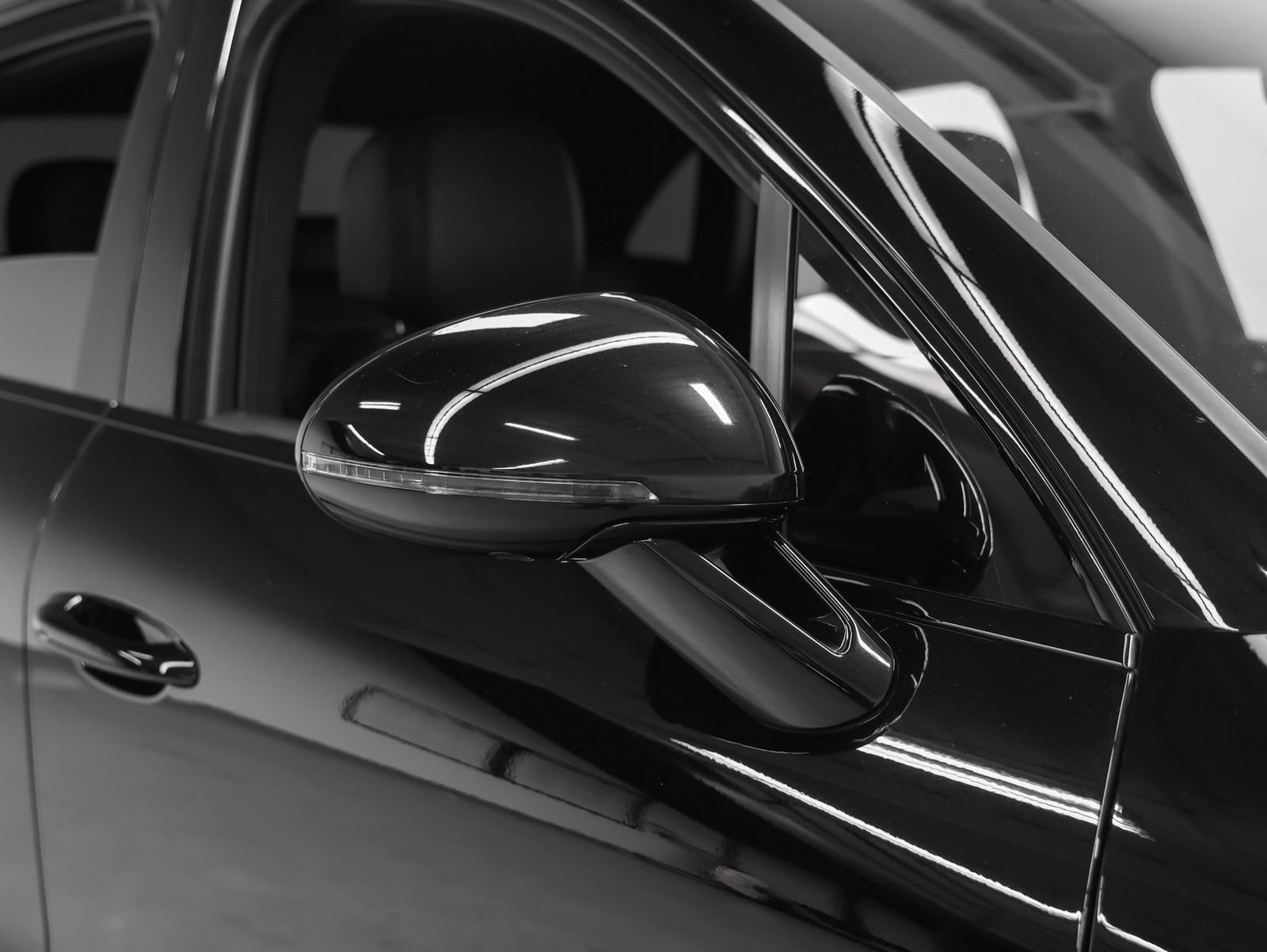 Certified 2023 Porsche Macan S image 14