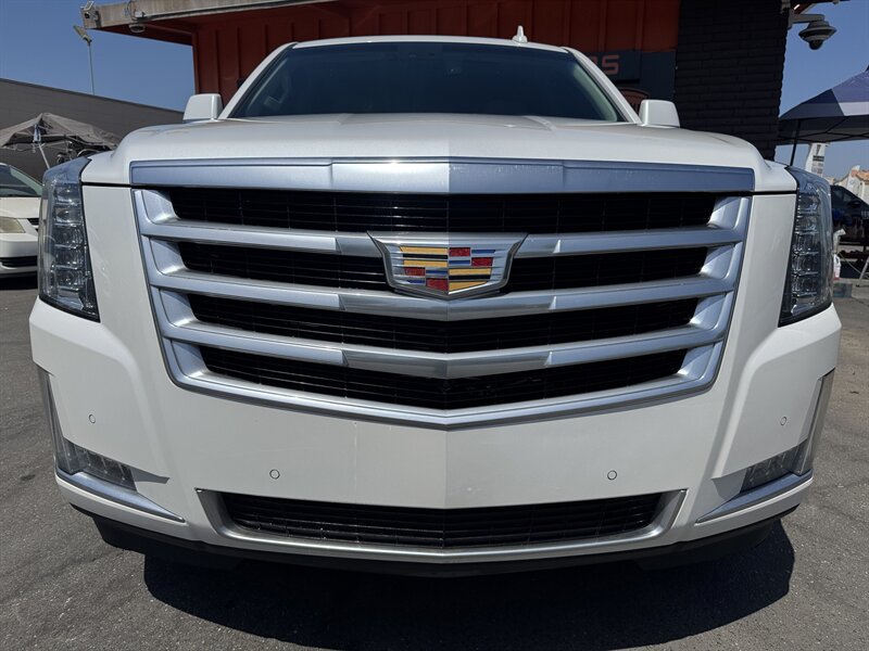 Used 2016 Cadillac Escalade Luxury AWD/4WD image 4