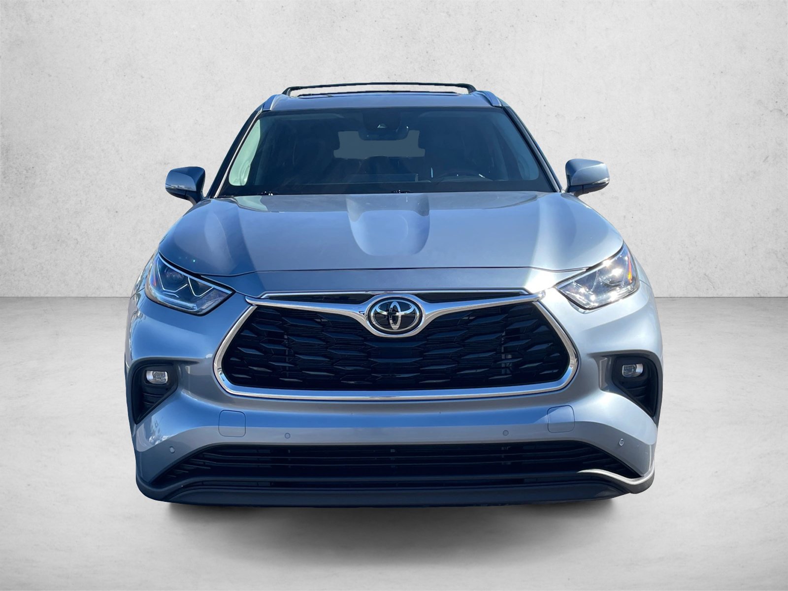 Used 2023 Toyota Highlander Limited AWD/4WD image 2