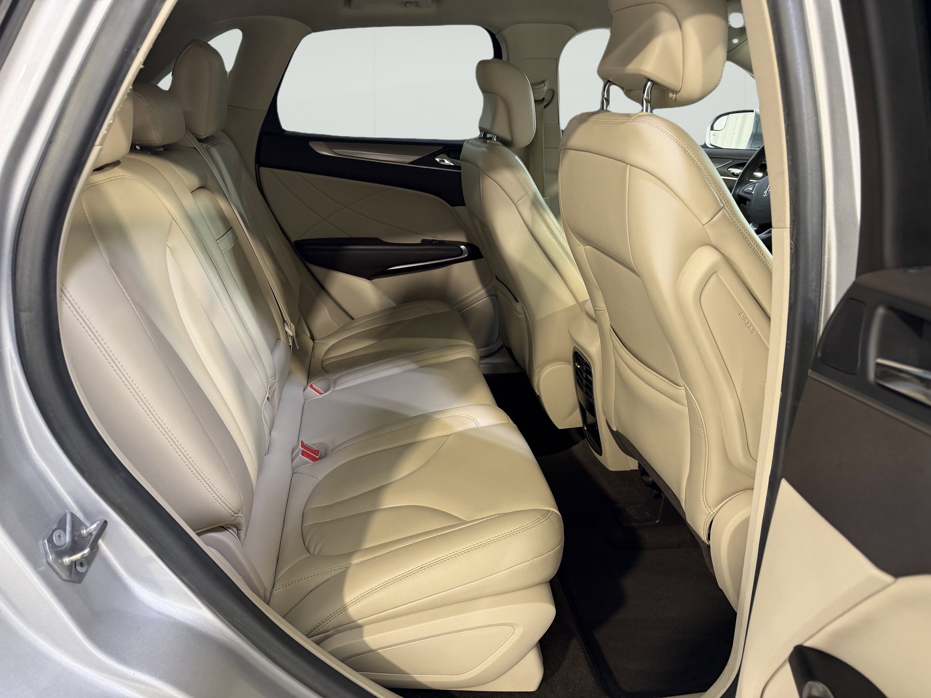 Used 2019 Lincoln MKC Premiere FWD image 10