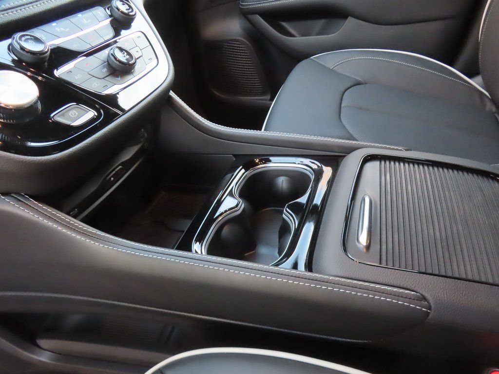 New 2026 Chrysler Pacifica Limited w/ S Appearance Package image 6