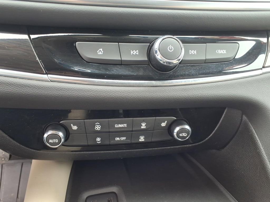 Used 2018 Buick Enclave Essence w/ Trailering Package image 12