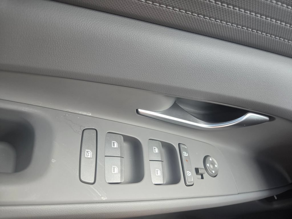 Used 2026 Hyundai Elantra SE FWD image 19