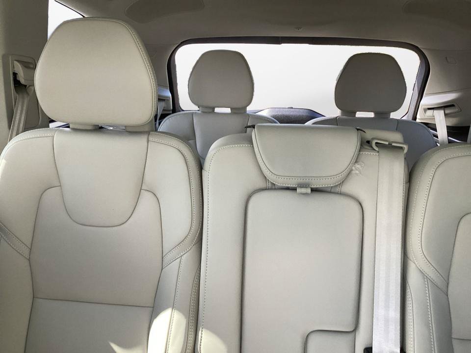 New 2026 Volvo XC90 T8 Ultra w/ Protection Package Premier AWD/4WD image 13