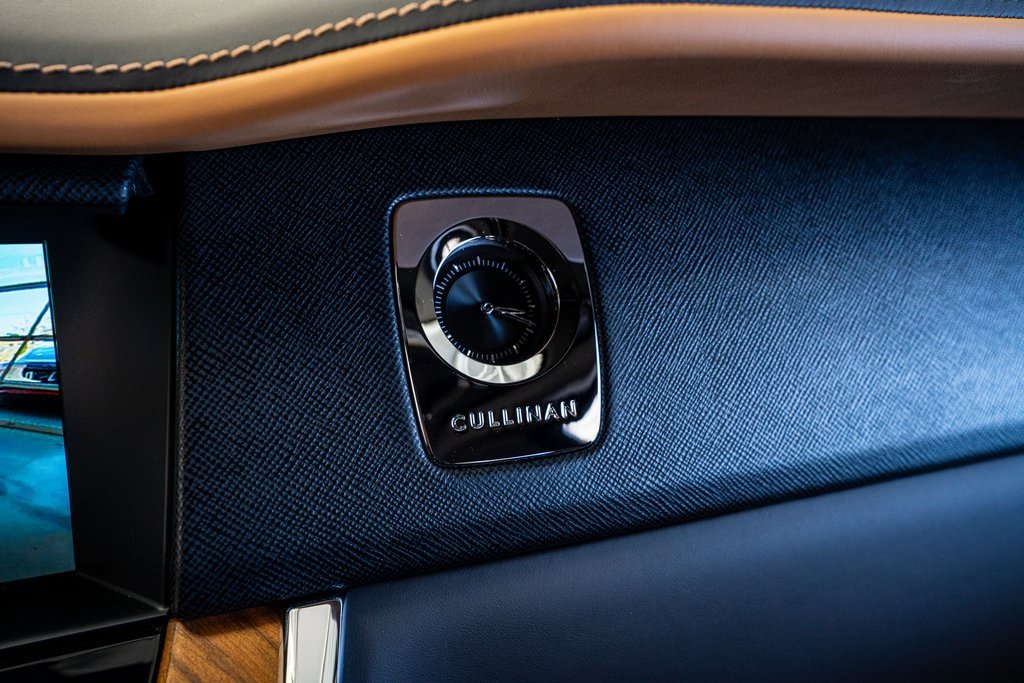 Used 2023 Rolls-Royce Cullinan w/ Cullinan Package image 57