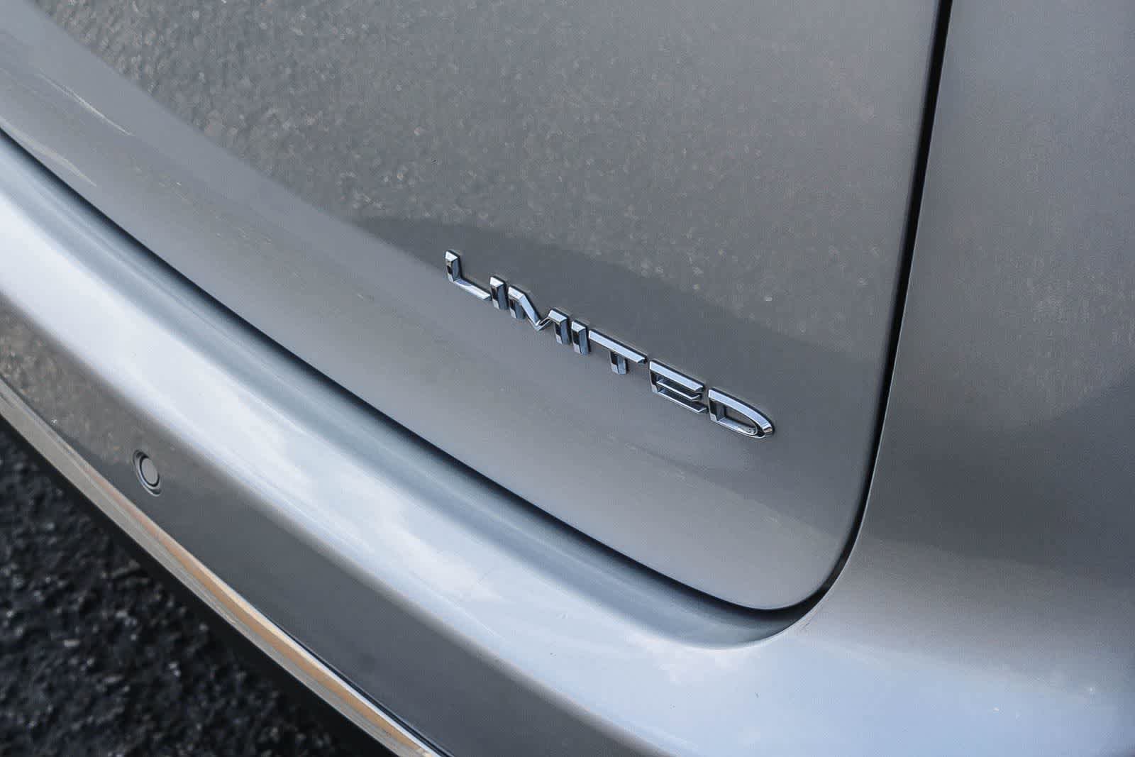Used 2023 Chrysler Pacifica Limited image 12