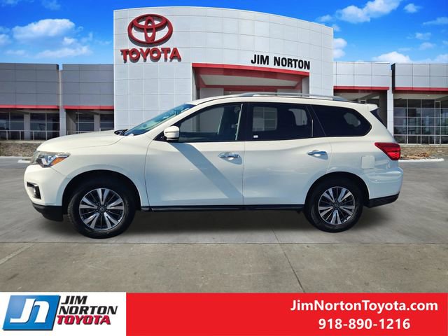 Used 2017 Nissan Pathfinder S image 4