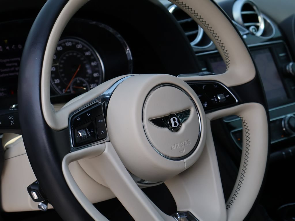 Used 2018 Bentley Bentayga AWD/4WD image 19