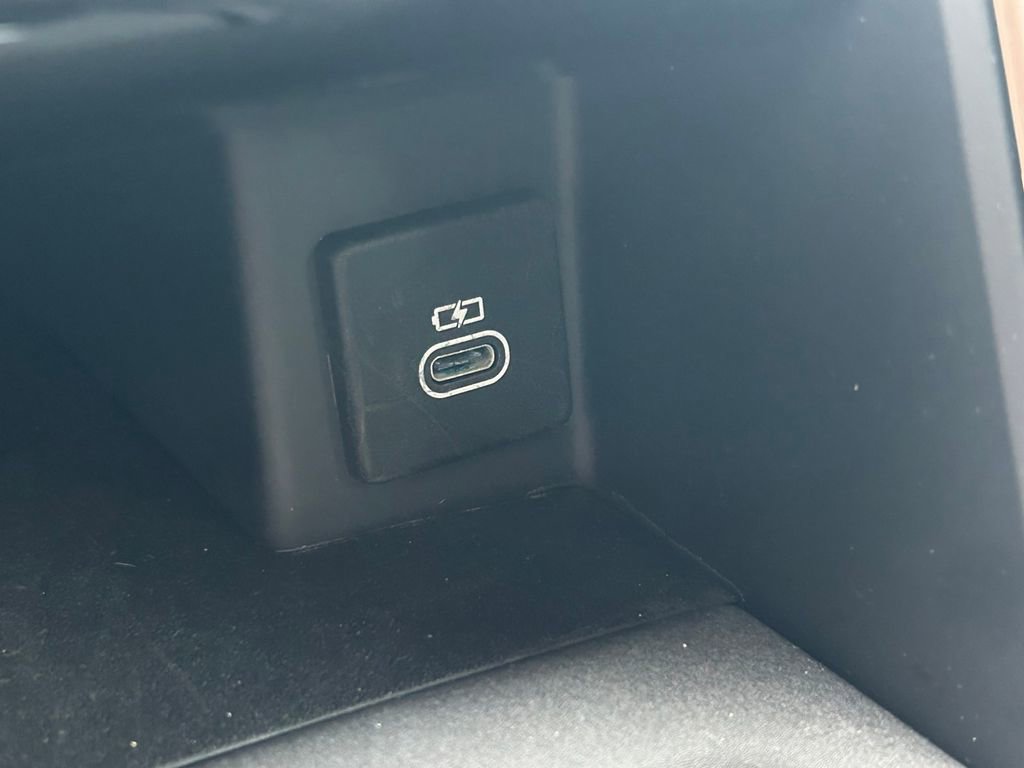 Used 2024 Land Rover Discovery S AWD/4WD image 37