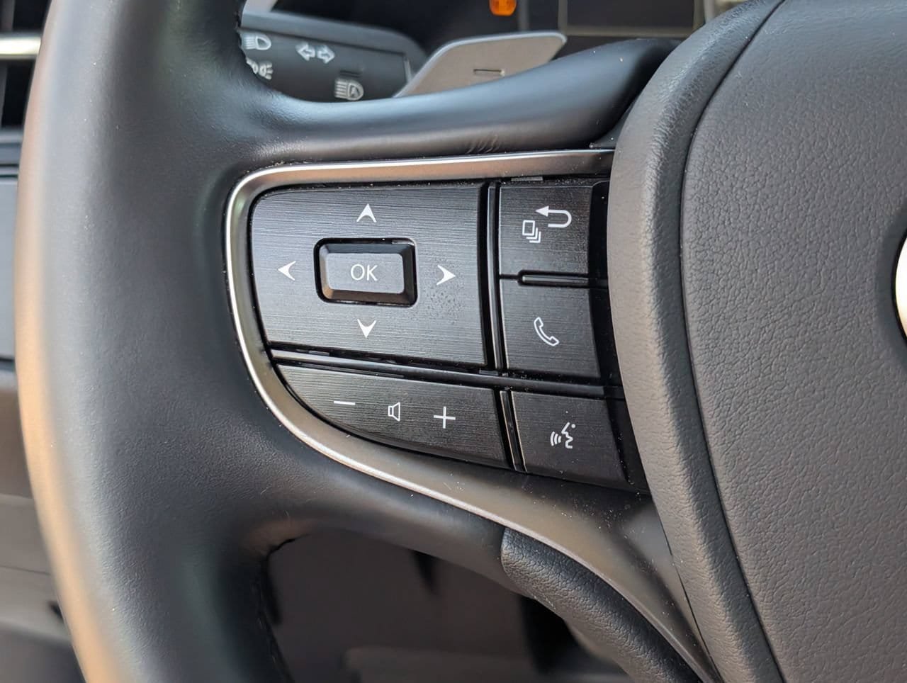 Used 2025 Lexus ES 350 w/ Premium Package FWD image 22