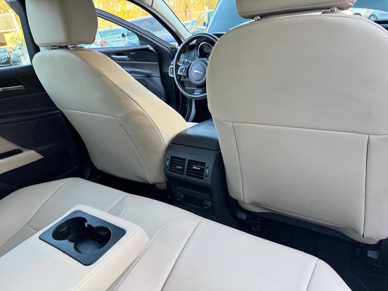 Used 2017 Jaguar XE Premium image 18