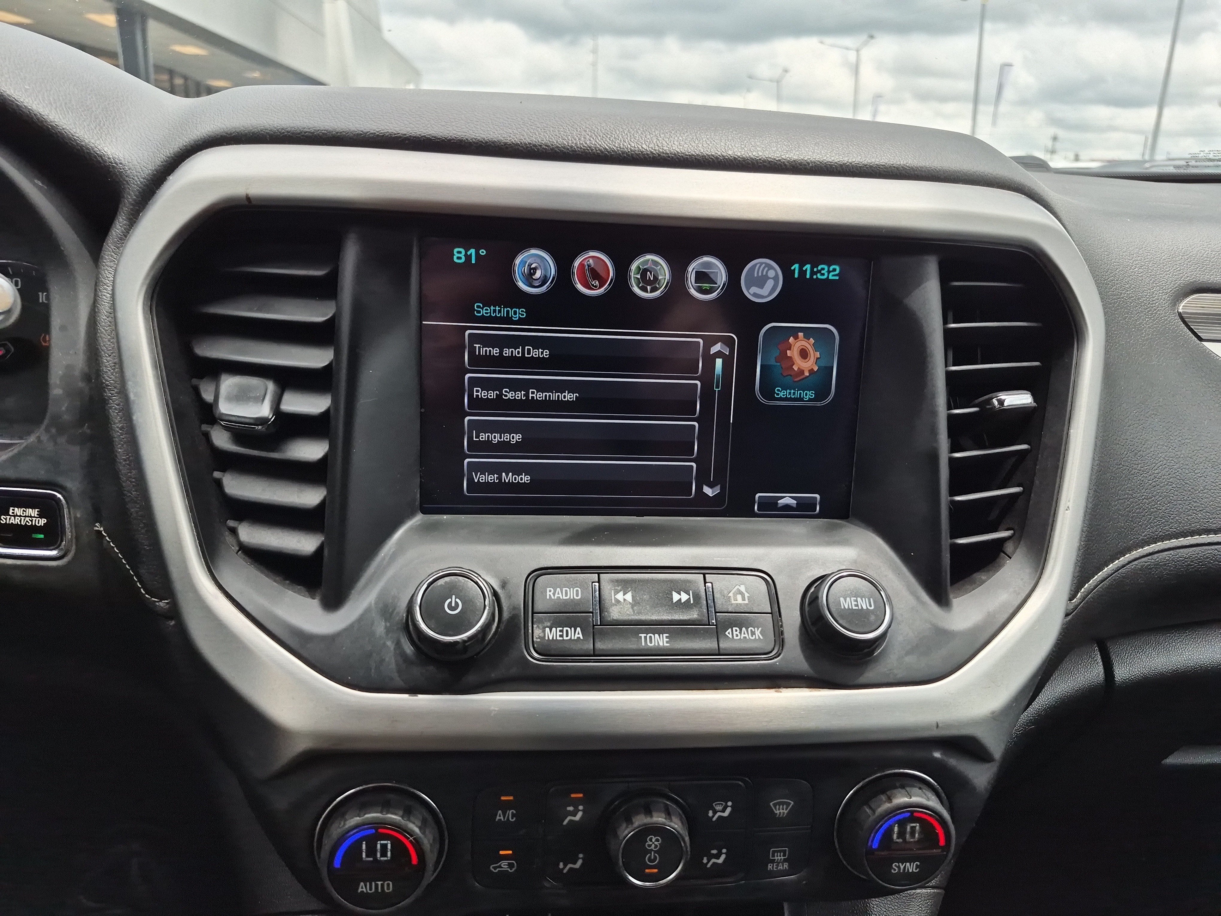 Used 2017 GMC Acadia SLT FWD image 29