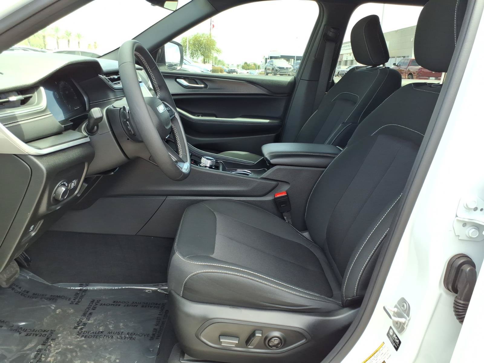 Used 2025 Jeep Grand Cherokee L Laredo AWD/4WD image 21