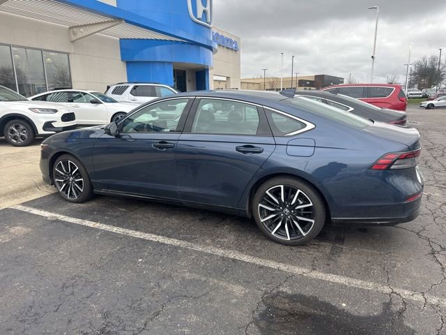 Used 2023 Honda Accord Touring image 3