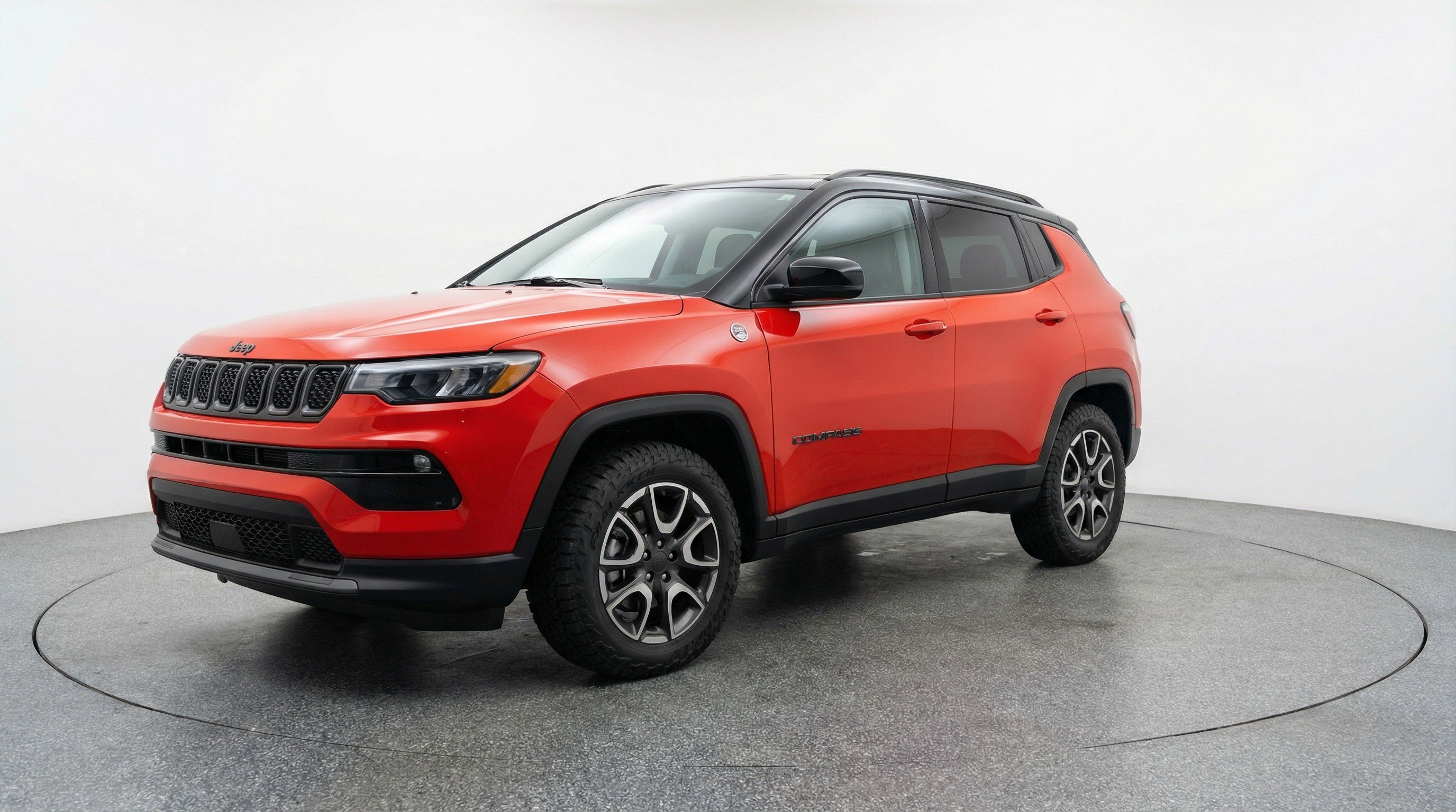 Used 2025 Jeep Compass Trailhawk image 3