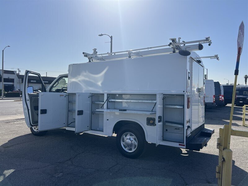 Used 2019 Ford E-350 and Econoline 350 Super Duty w/ Power Windows & Locks Group RWD image 8