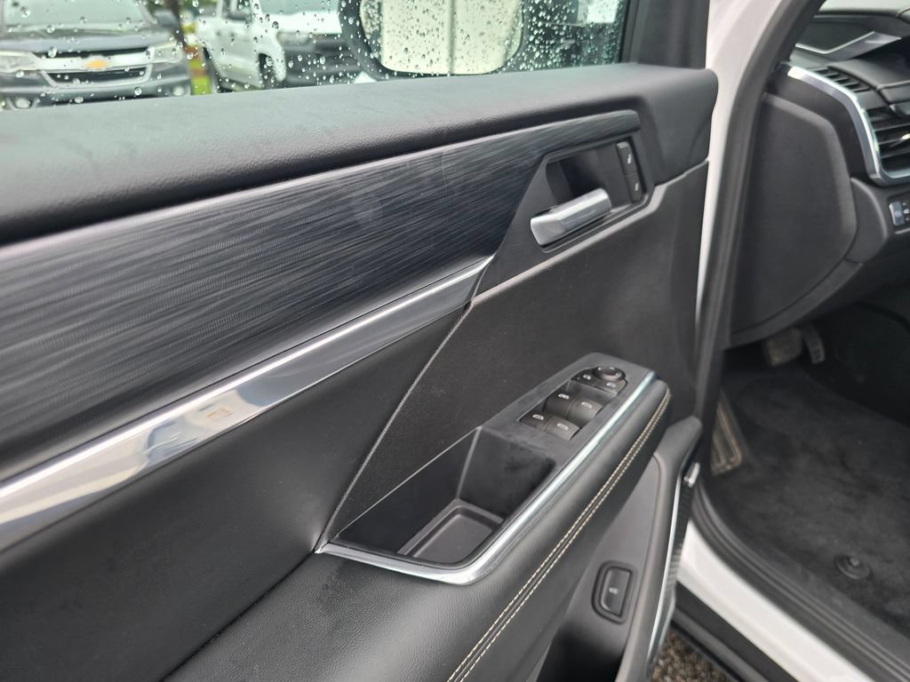Used 2026 GMC Acadia Elevation w/ Elevation Premium Package FWD image 11