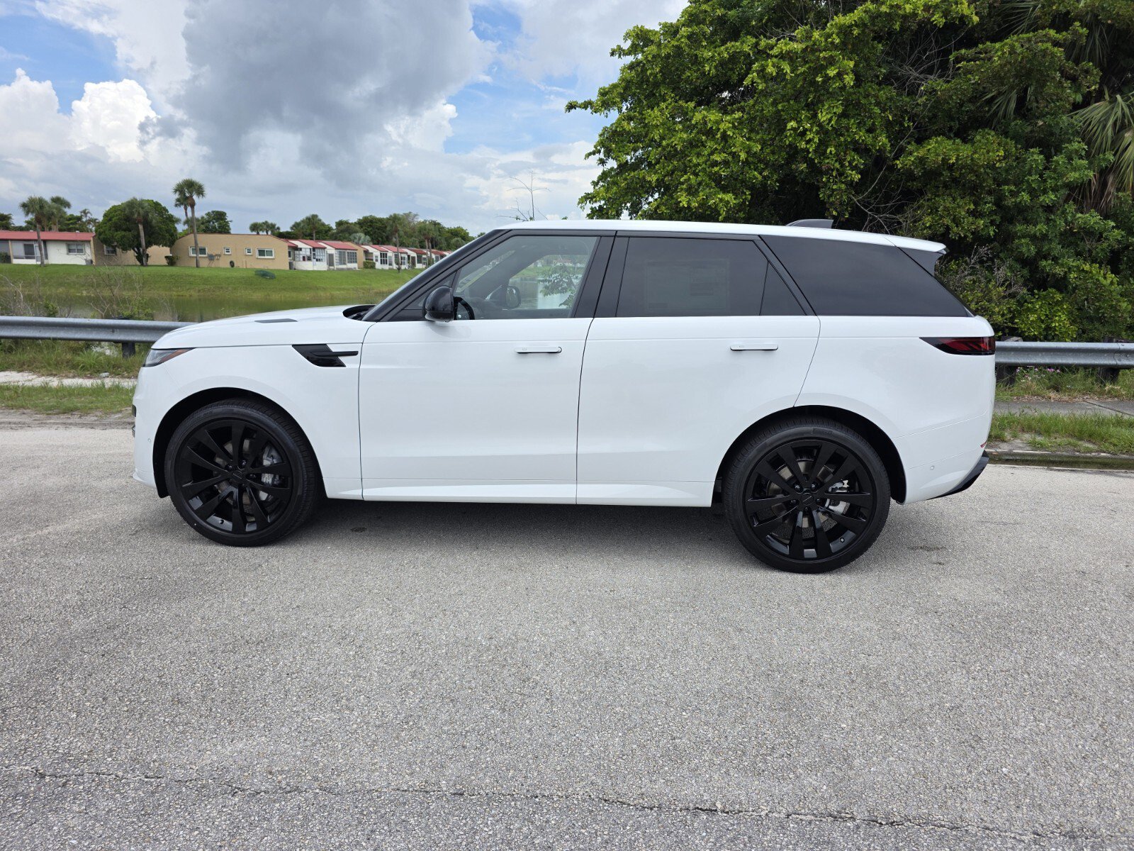 New 2026 Land Rover Range Rover Sport Dynamic SE AWD/4WD image 7