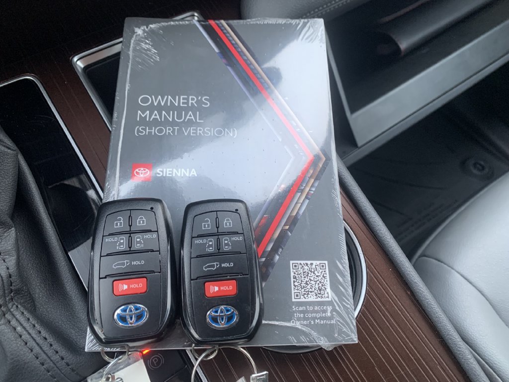 New 2026 Toyota Sienna Limited FWD image 9