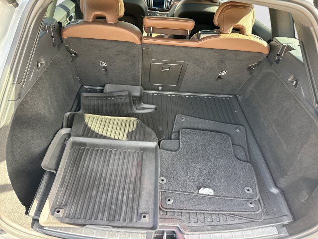 Certified 2024 Volvo XC60 B5 Plus w/ Protection Package Premier AWD/4WD image 24