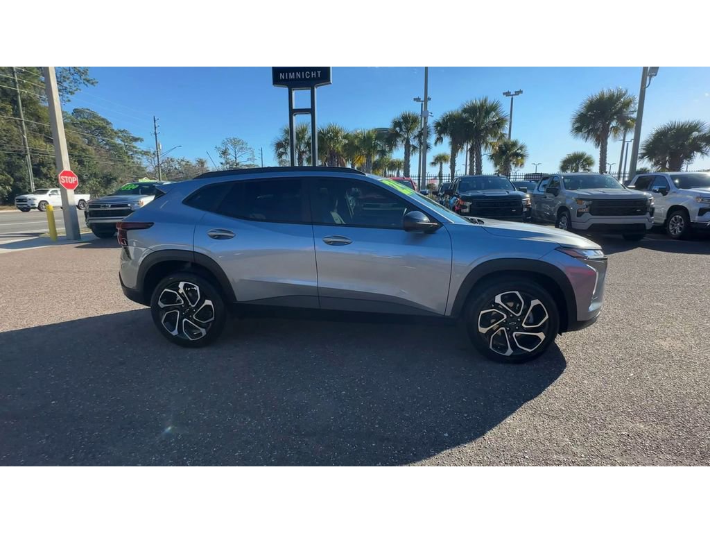 Certified 2025 Chevrolet Trax RS w/ Sunroof Package image 9