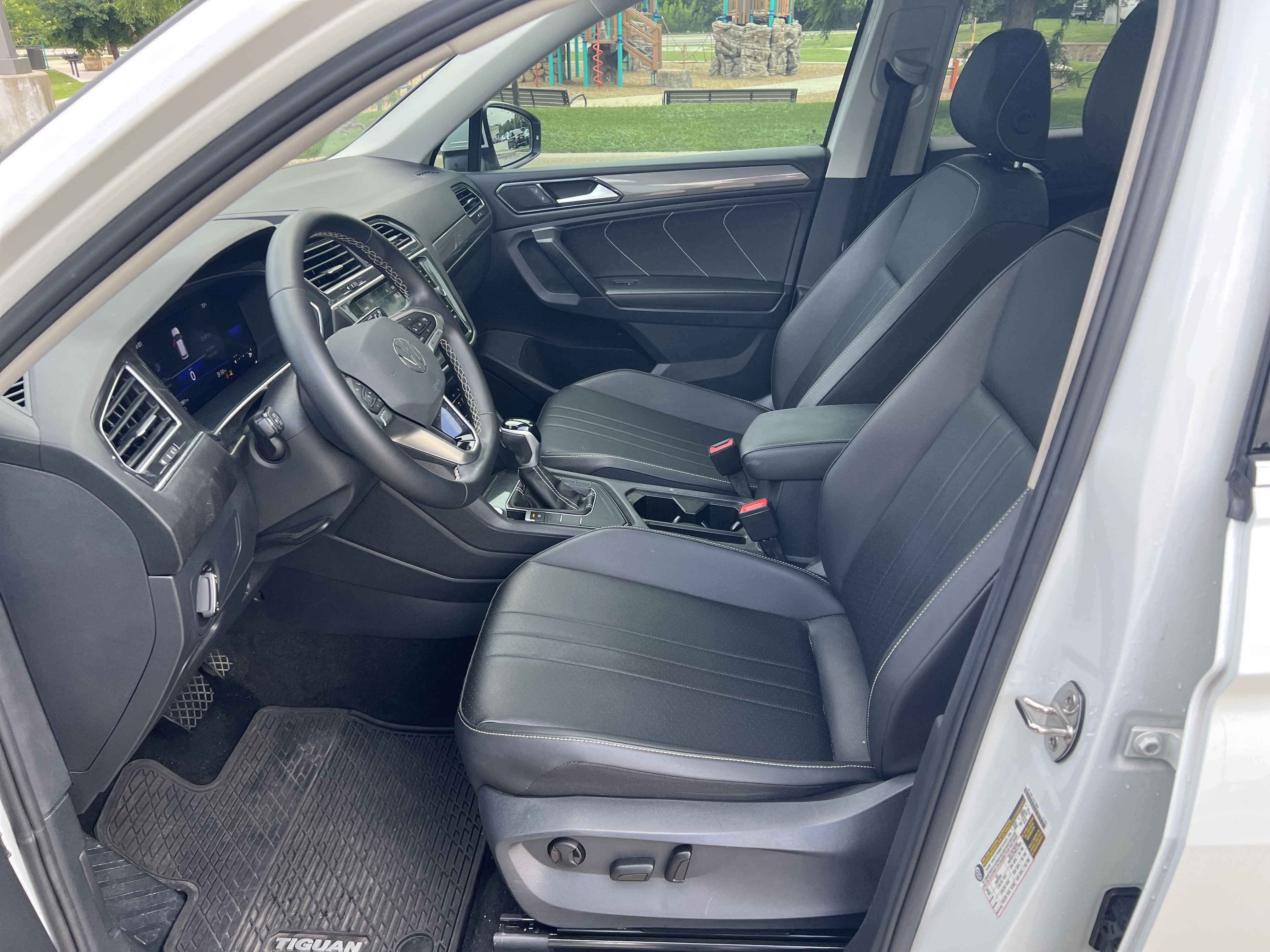 Certified 2023 Volkswagen Tiguan SE w/ Panoramic Sunroof Package FWD image 15