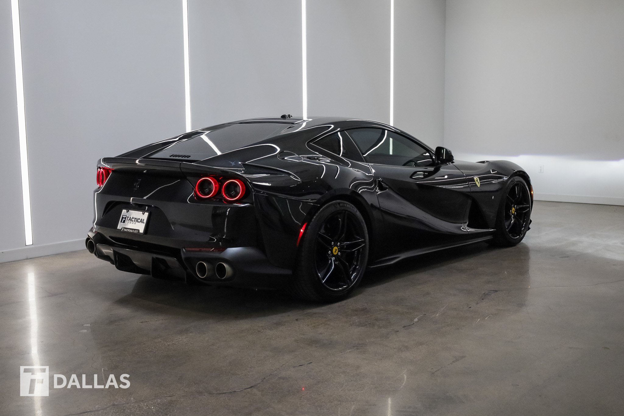 Used 2018 Ferrari 812 Superfast RWD image 11