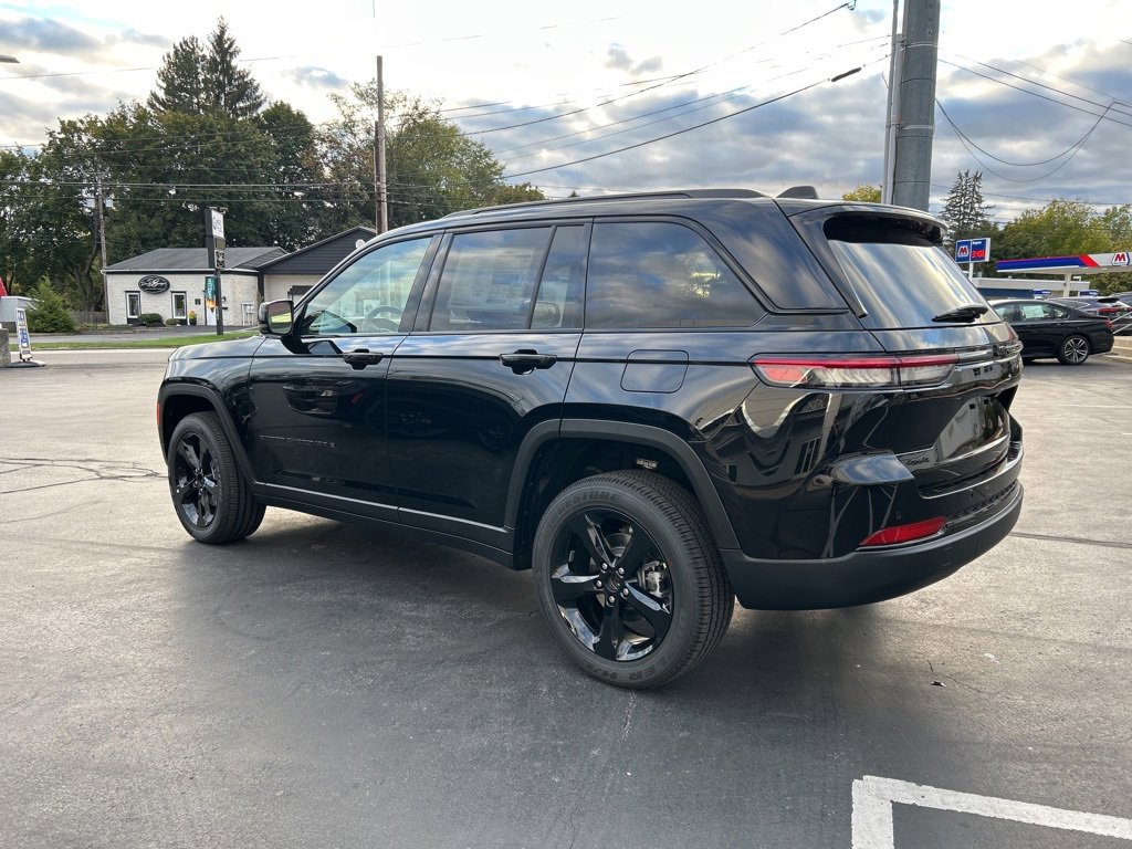 New 2025 Jeep Grand Cherokee Altitude AWD/4WD image 5