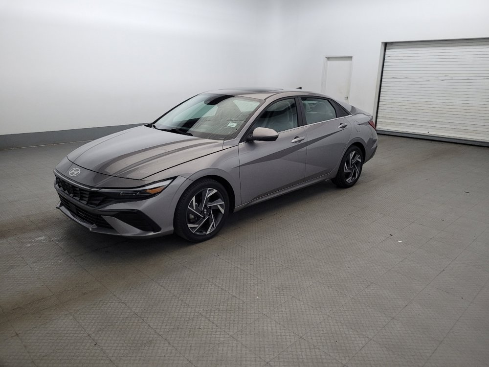 Used 2025 Hyundai Elantra Limited FWD image 2