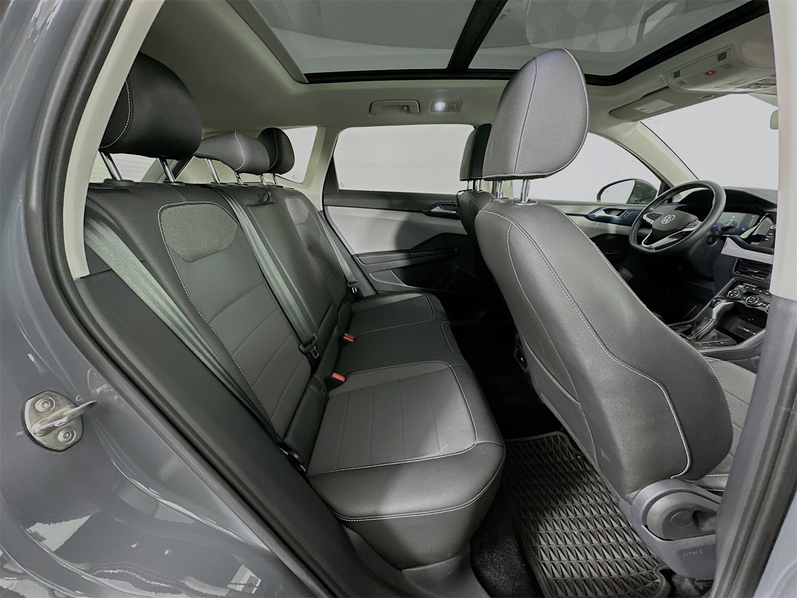 Used 2024 Volkswagen Taos SE w/ Panoramic Sunroof Package image 28