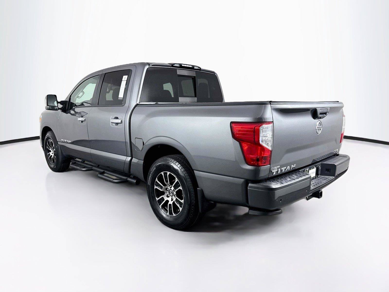 Used 2021 Nissan Titan SV w/ SV Convenience Package RWD image 12