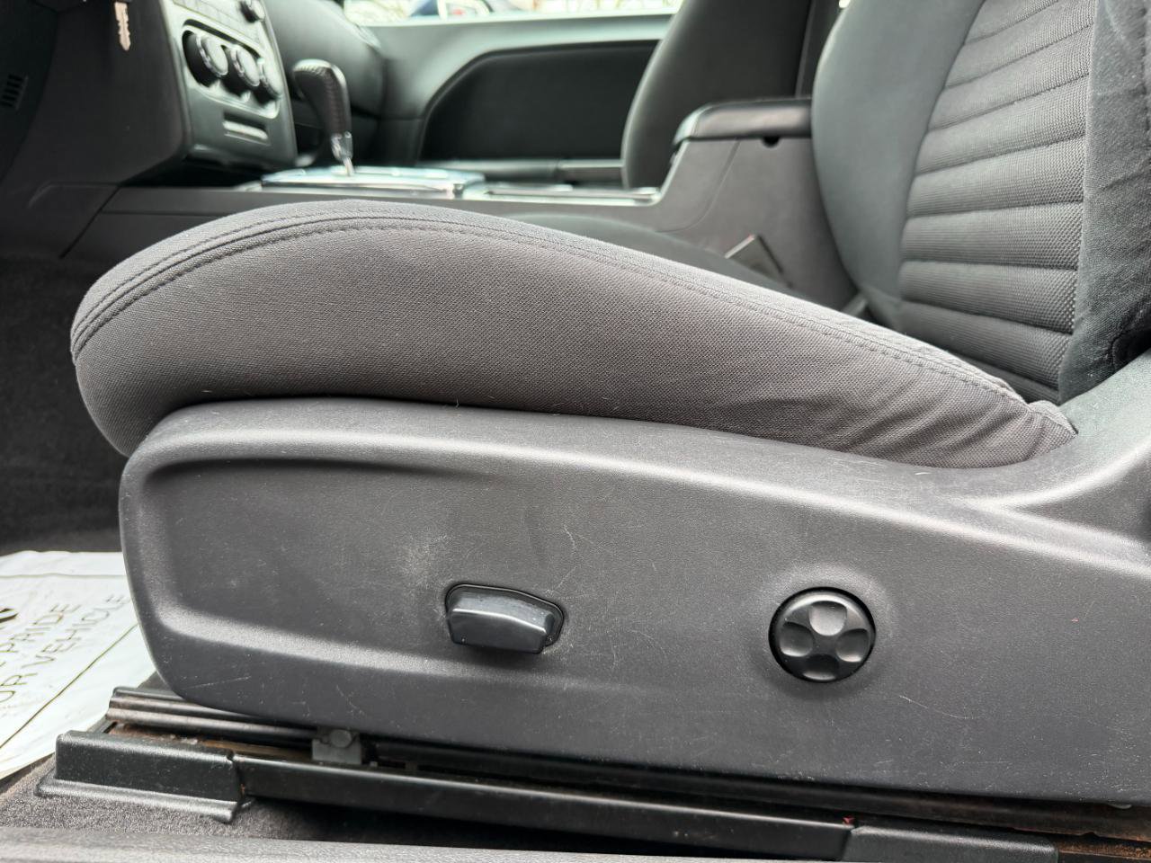 Used 2014 Dodge Challenger SXT image 25