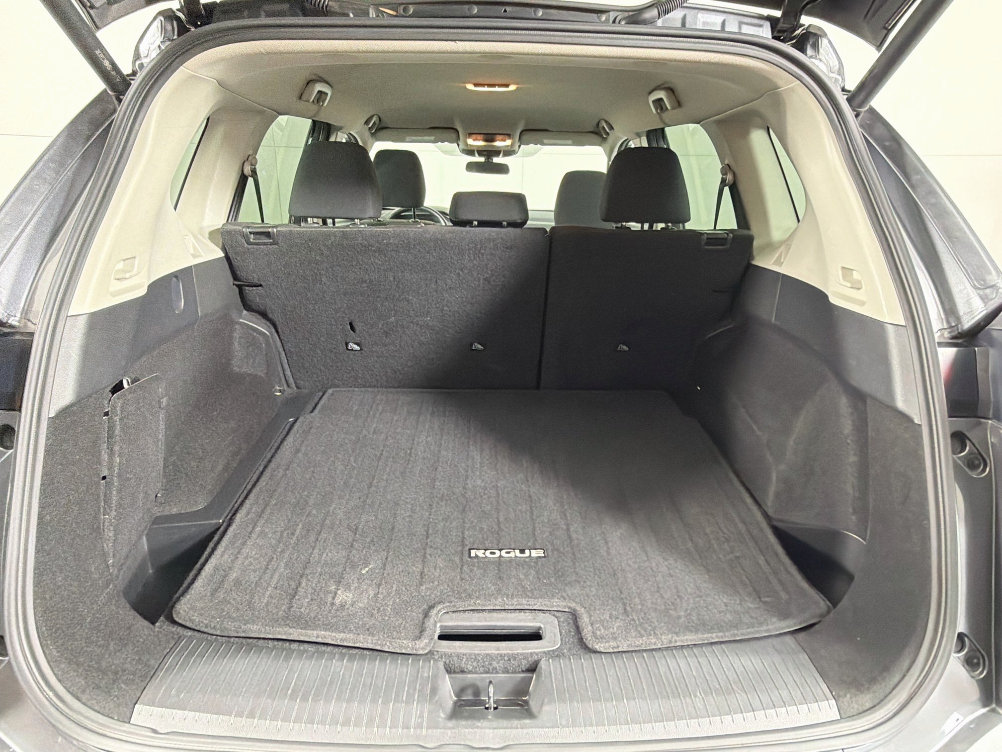 Used 2025 Nissan Rogue SV FWD image 28