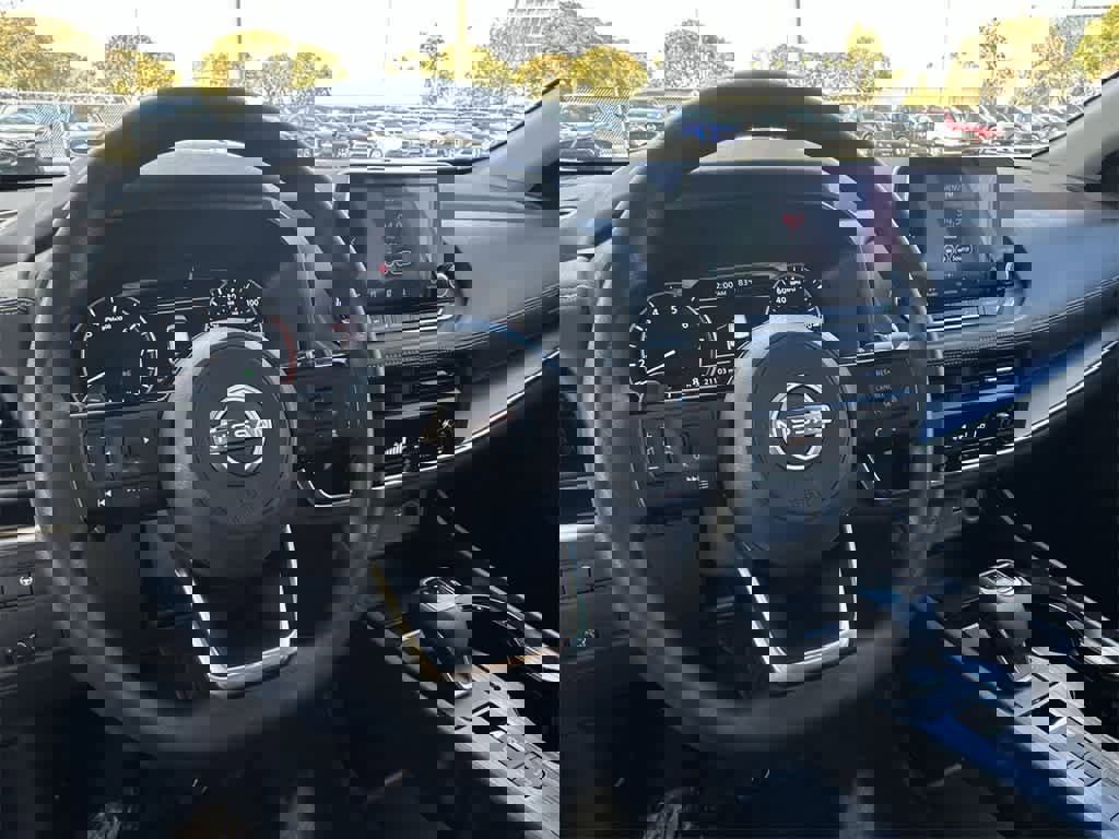 Used 2023 Nissan Rogue SV image 13