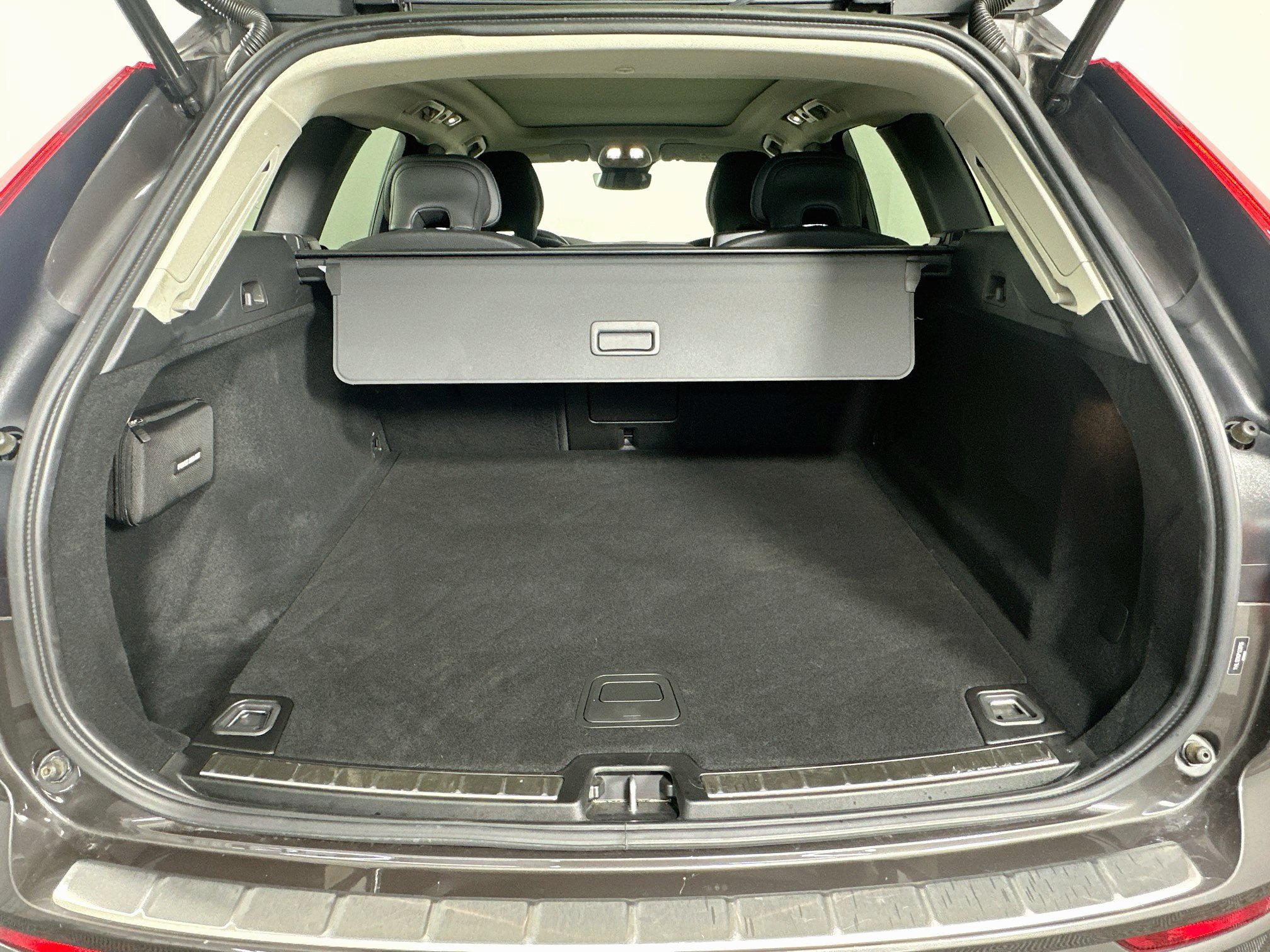 Used 2023 Volvo XC60 B5 Plus w/ Protection Package Premier FWD image 29