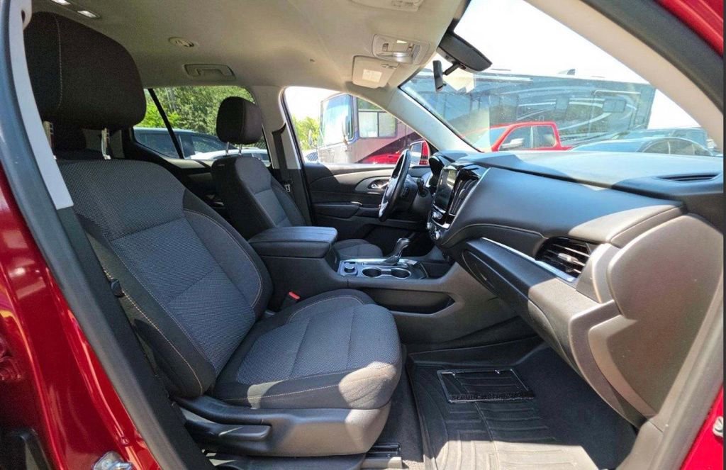 Used 2019 Chevrolet Traverse LT FWD image 13