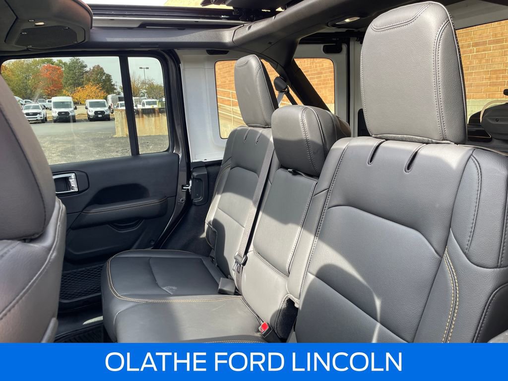 Used 2025 Jeep Wrangler Sahara w/ Safety Group image 23