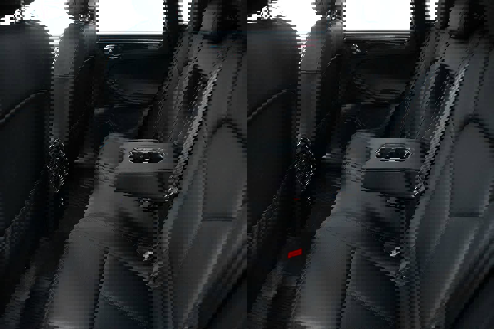 Certified 2026 Porsche Macan image 37