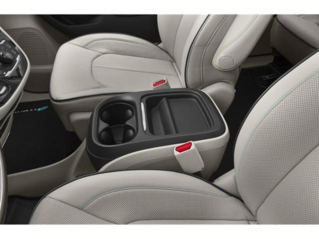 Used 2018 Chrysler Pacifica Touring-L FWD image 18