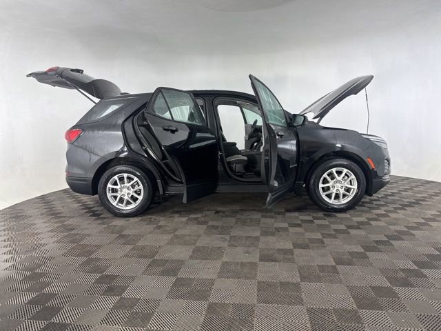 Used 2023 Chevrolet Equinox LS AWD/4WD image 16