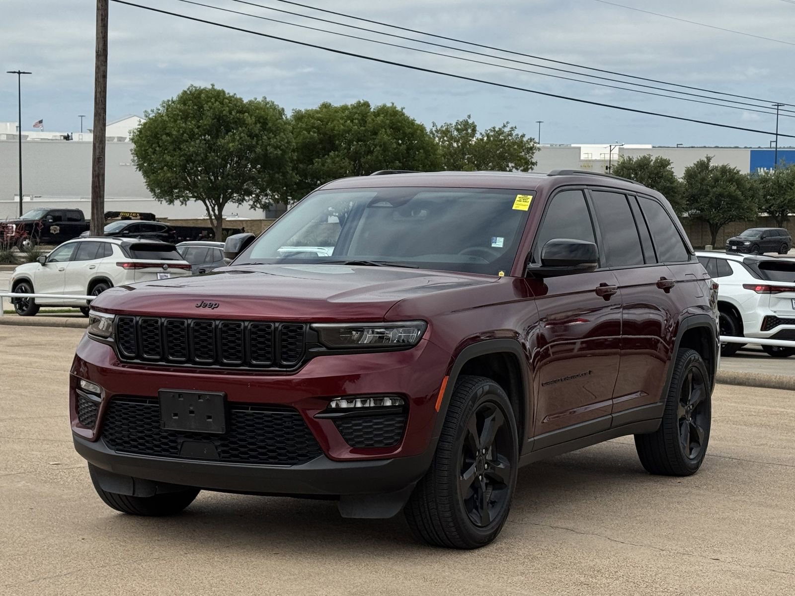 Used 2023 Jeep Grand Cherokee Limited w/ Black Appearance Package AWD/4WD image 8
