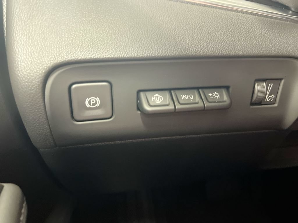 Used 2023 Buick Enclave Avenir AWD/4WD image 18