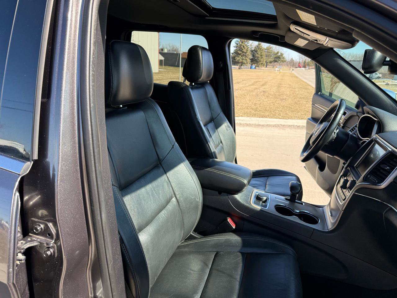 Used 2015 Jeep Grand Cherokee Limited image 24