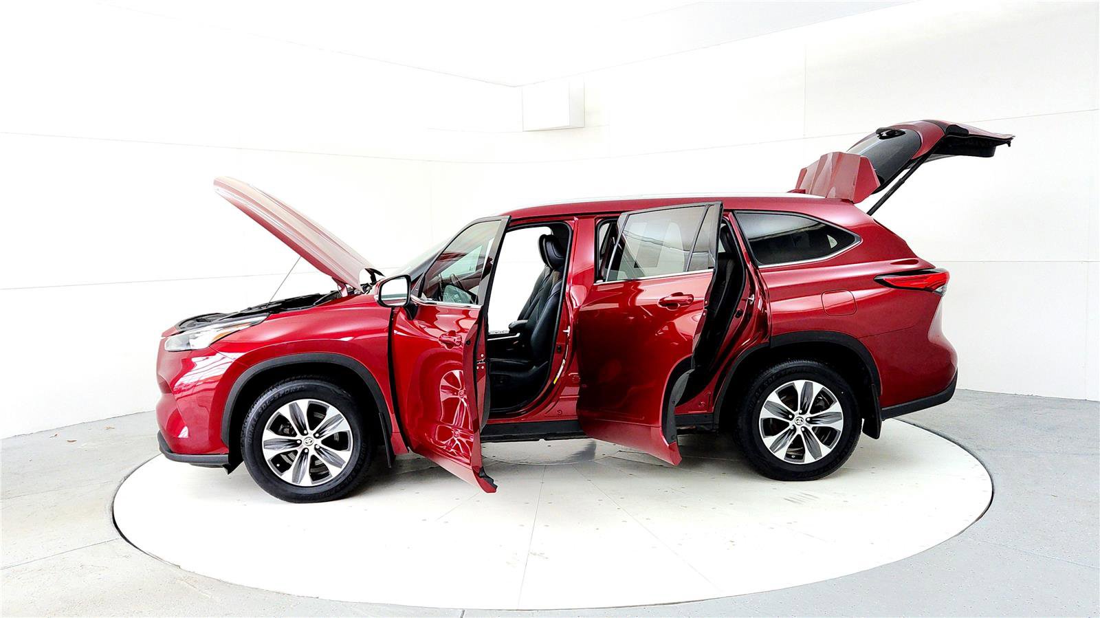 Used 2020 Toyota Highlander XLE image 10