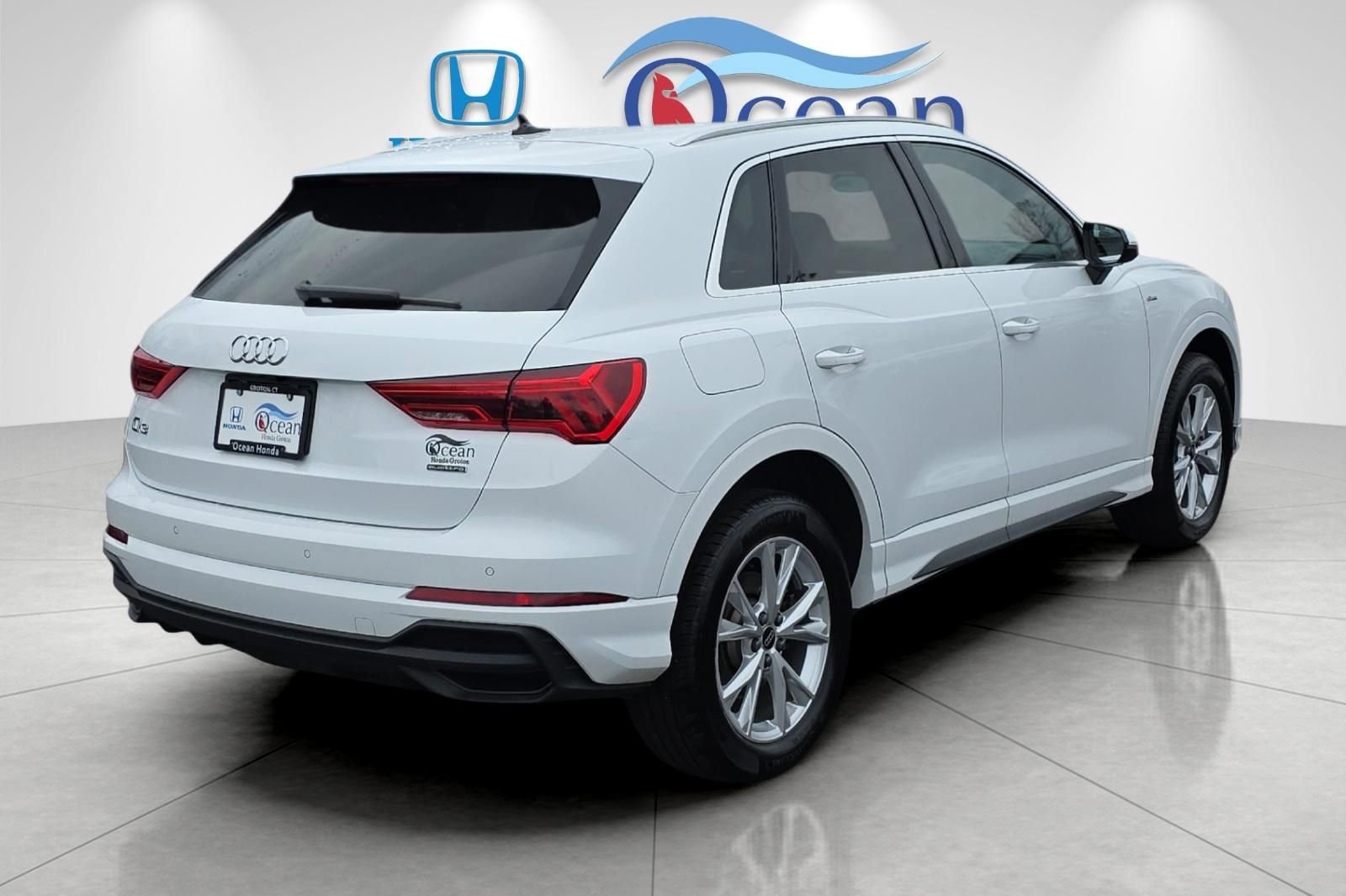 Used 2025 Audi Q3 2.0T Premium image 3
