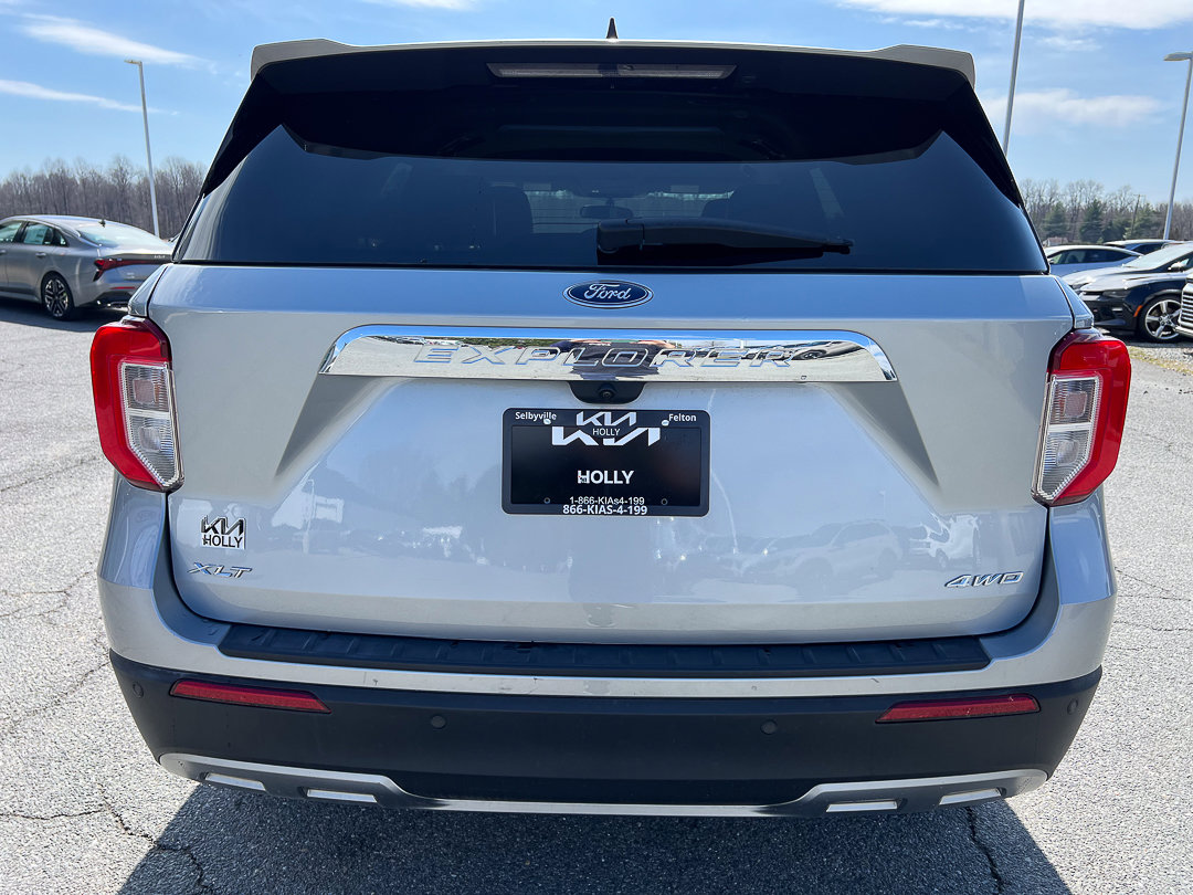 Used 2023 Ford Explorer XLT w/ Equipment Group 202A image 4