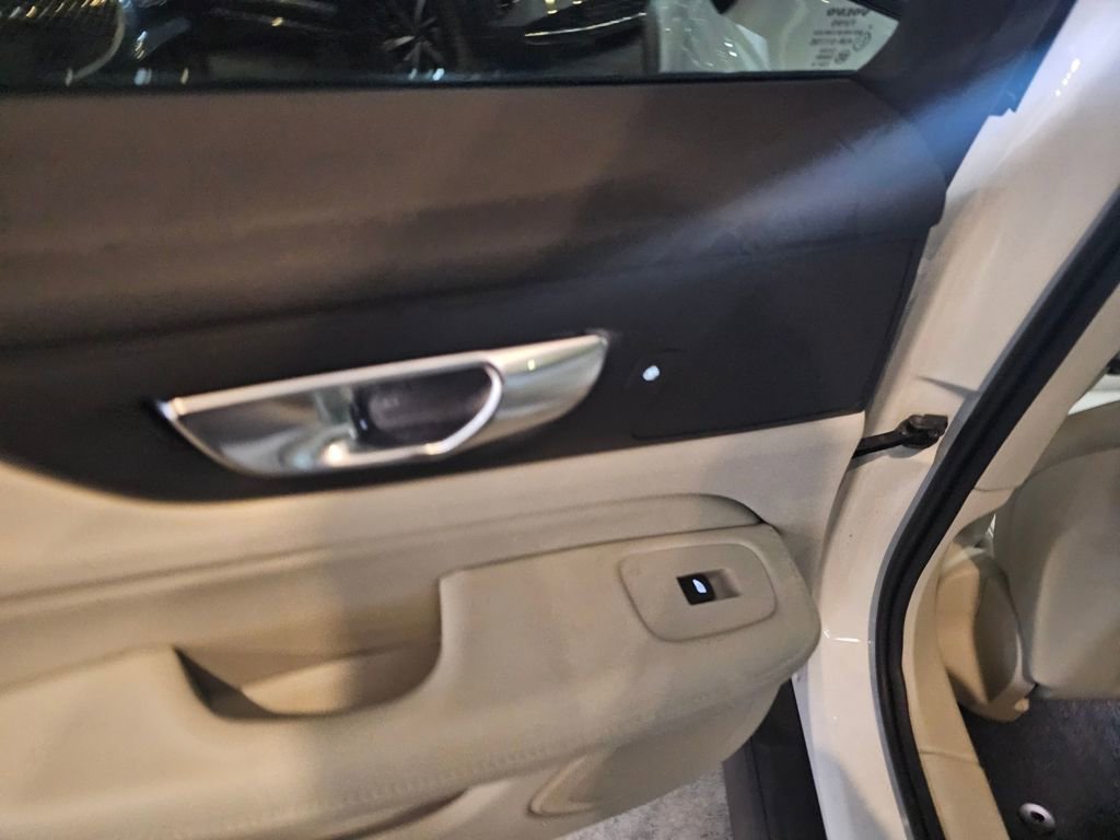 Certified 2024 Volvo V60 B5 Cross Country Plus image 15