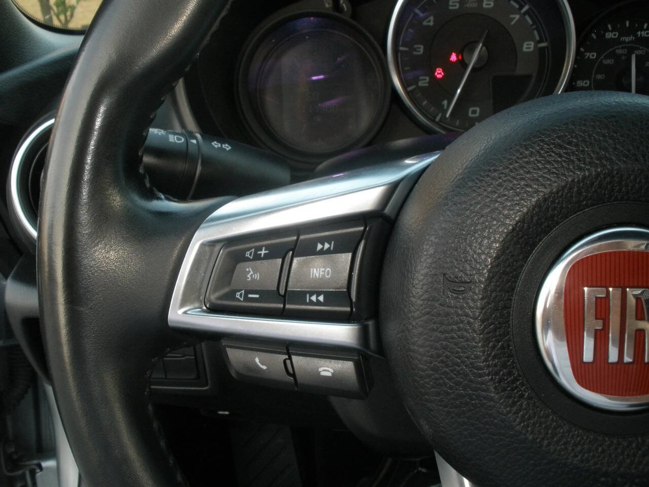 Used 2018 FIAT 124 Spider Classica w/ Technology & Siriusxm Group RWD image 27