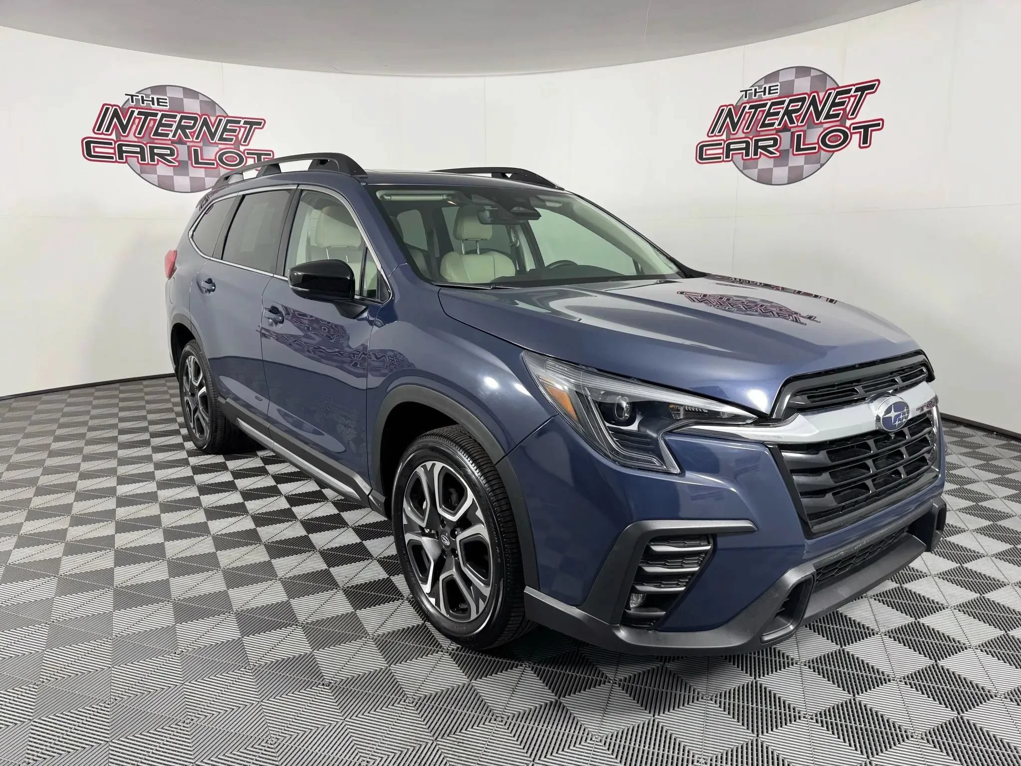 Used 2024 Subaru Ascent Limited w/ Technology Package AWD/4WD image 9